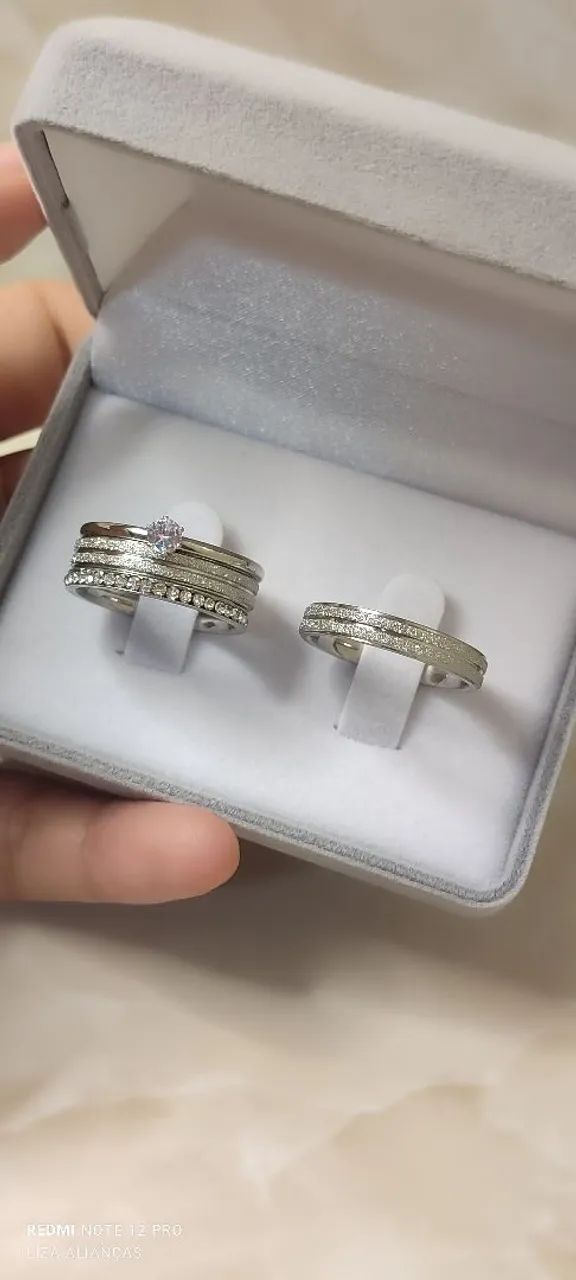 Par de Alianças 4mm Diamantadas com friso+Solitário!