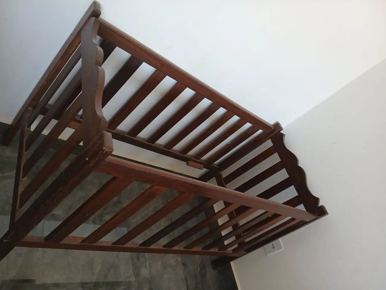 Berço de madeira maciça