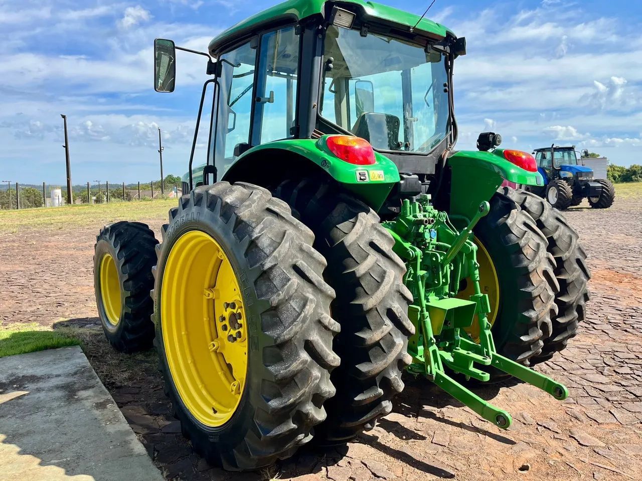 Trator John Deere 6110 J - Excelente estado - Foto 5