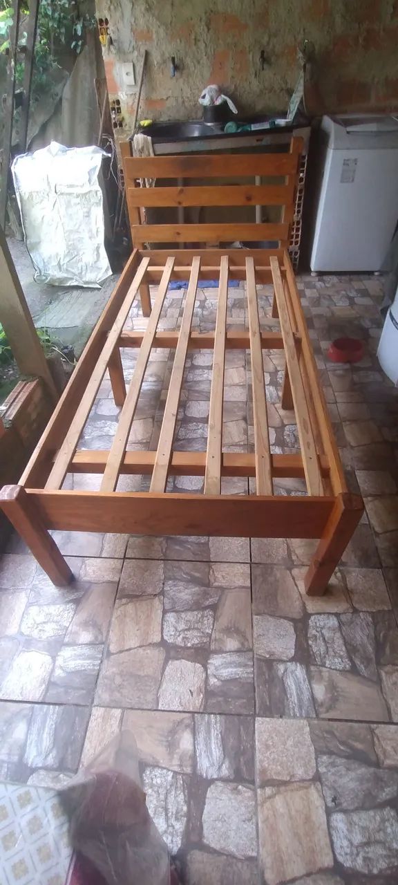 Cama de madeira de solteiro64276673521666120