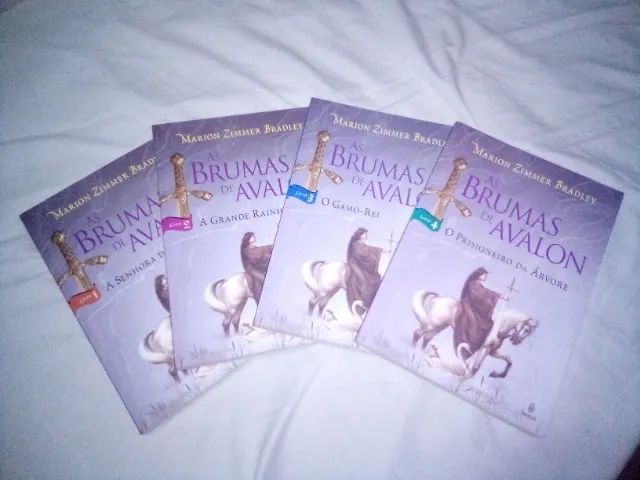 Vendo coleção O Senhor dos Anéis, As Brumas de Avalon, Lovecraft. Ótimo estado! Manaus - Foto 4