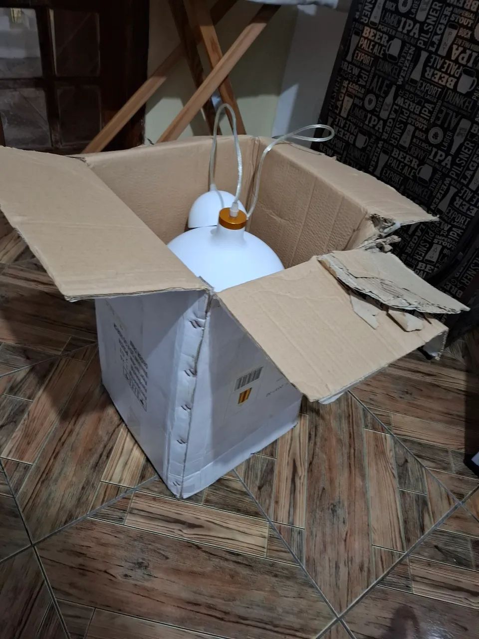 Par de Lustres Pendentes Altaluce - Branco e Dourado - Foto 4