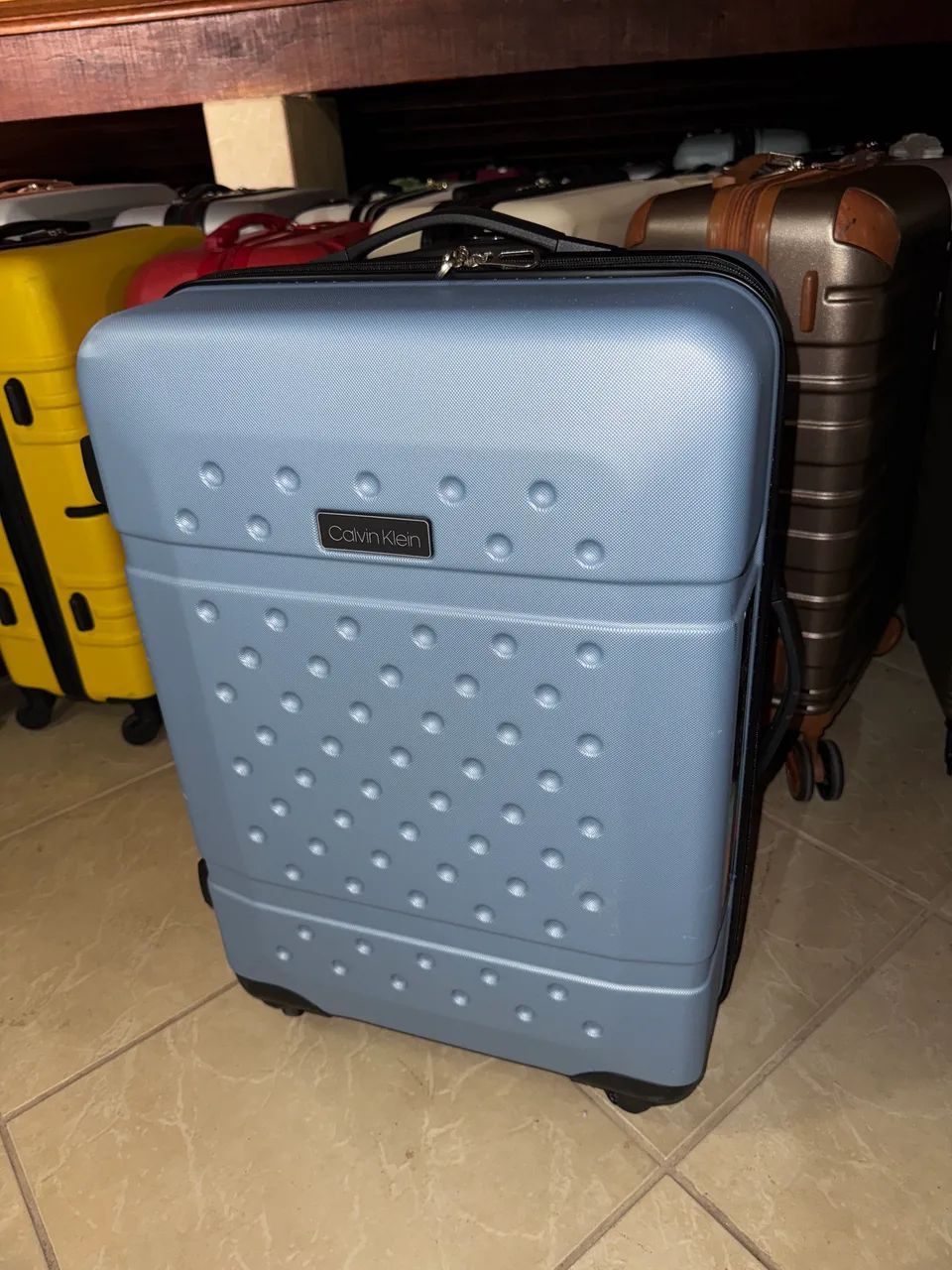 Mala de Viagem Calvin Klein usada 1 vez 23kg 