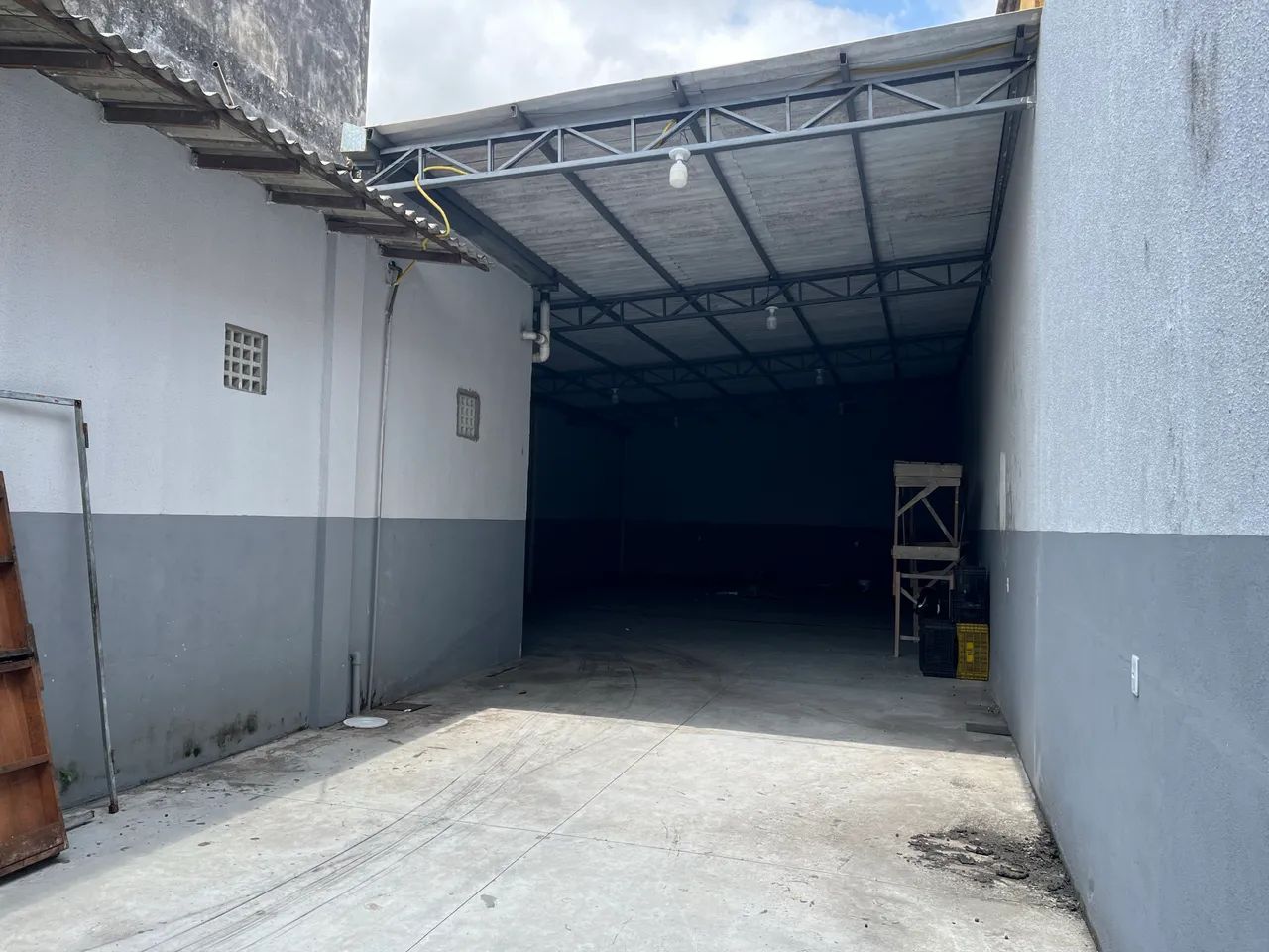Alugo ponto comercial no 40h próximo à feira. 