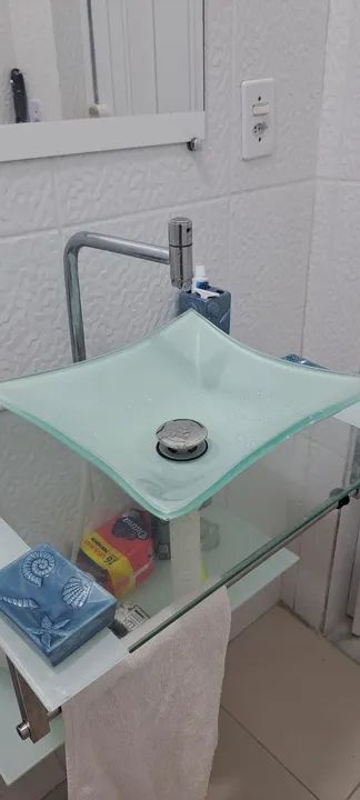 Gabinete de vidro e espelho completo - Foto 2