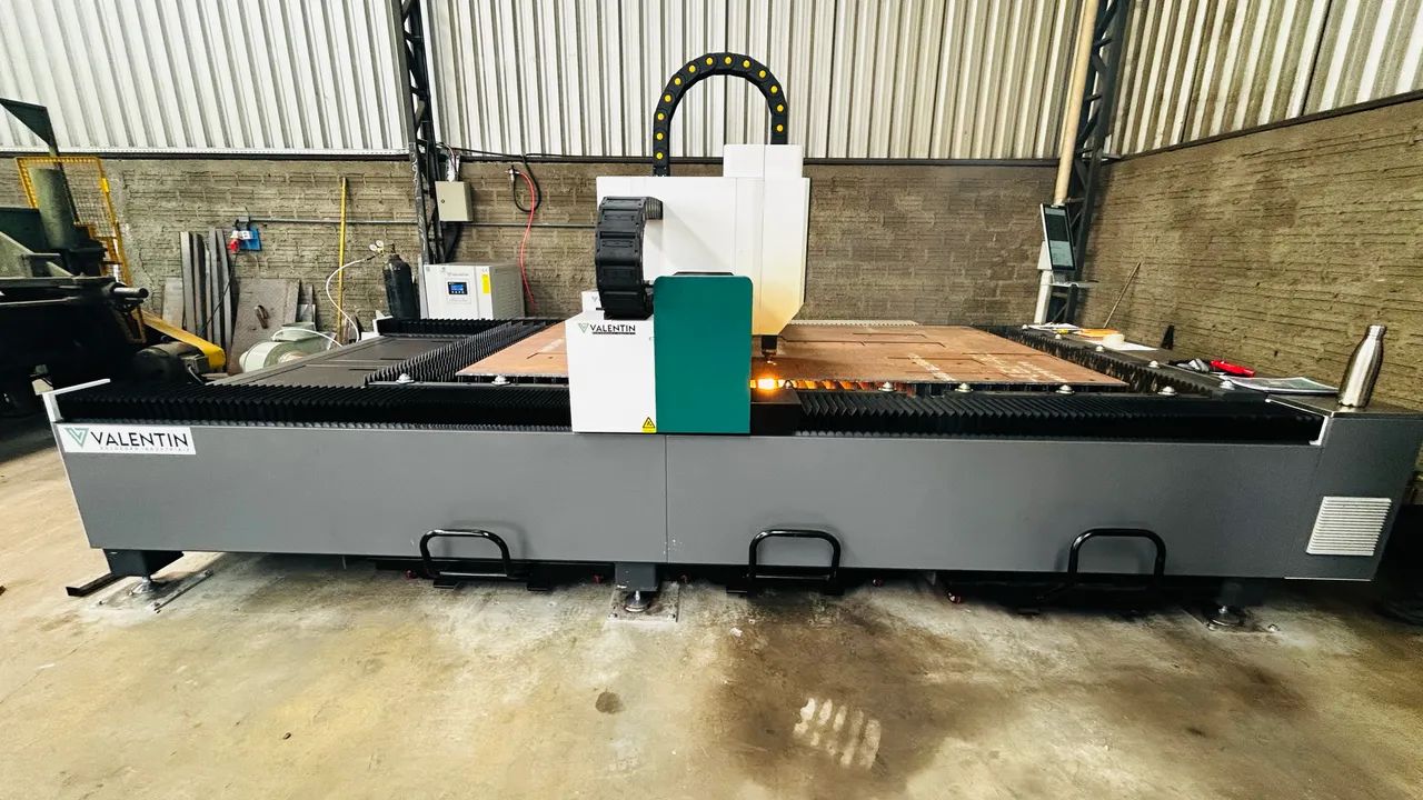 MÁQUINA CORTE LASER, CORTANDO COM ALTA PERFORMANCE CHAPA HARDOX!!! 