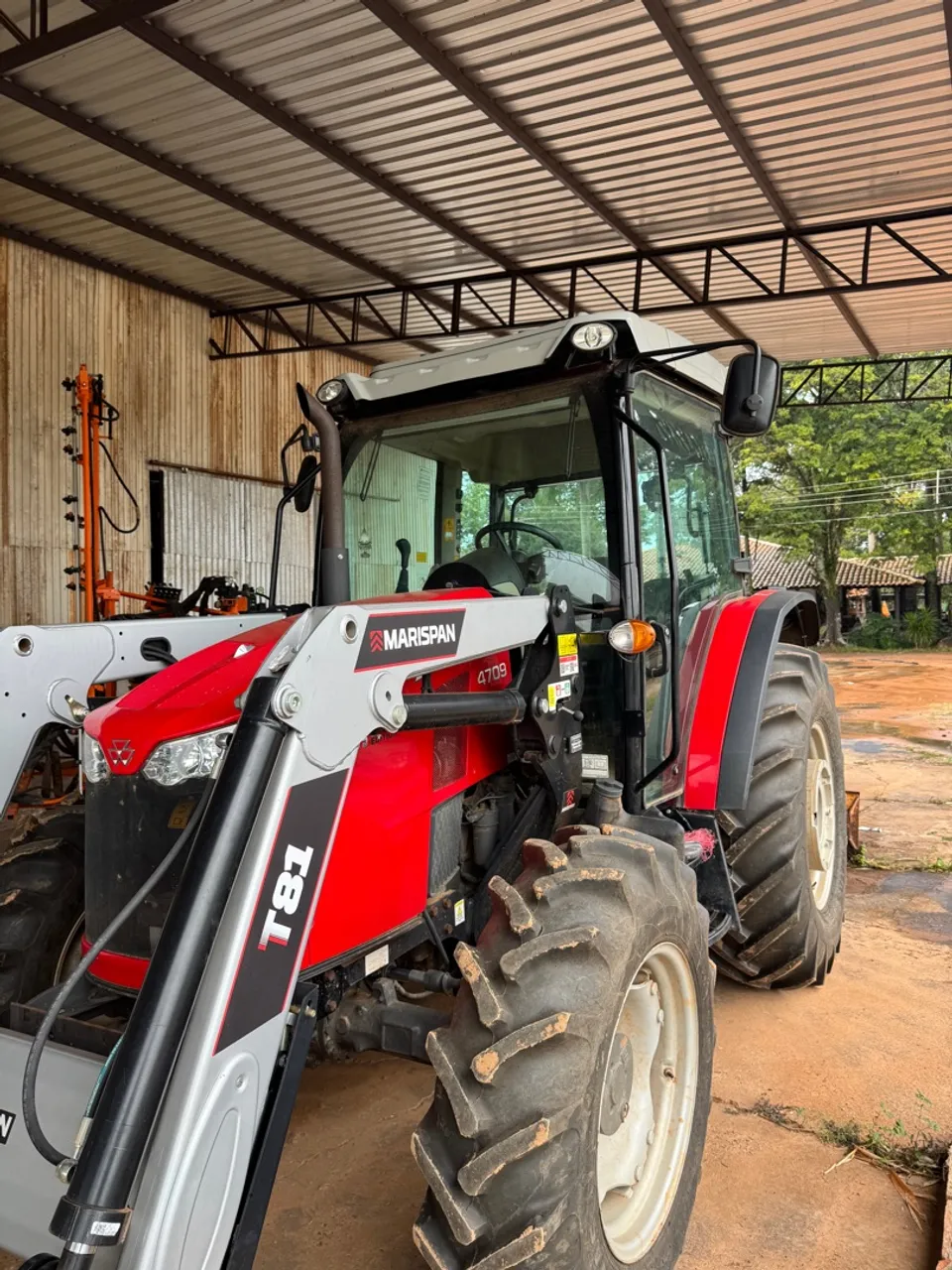 Trator Massey Ferguson 4709