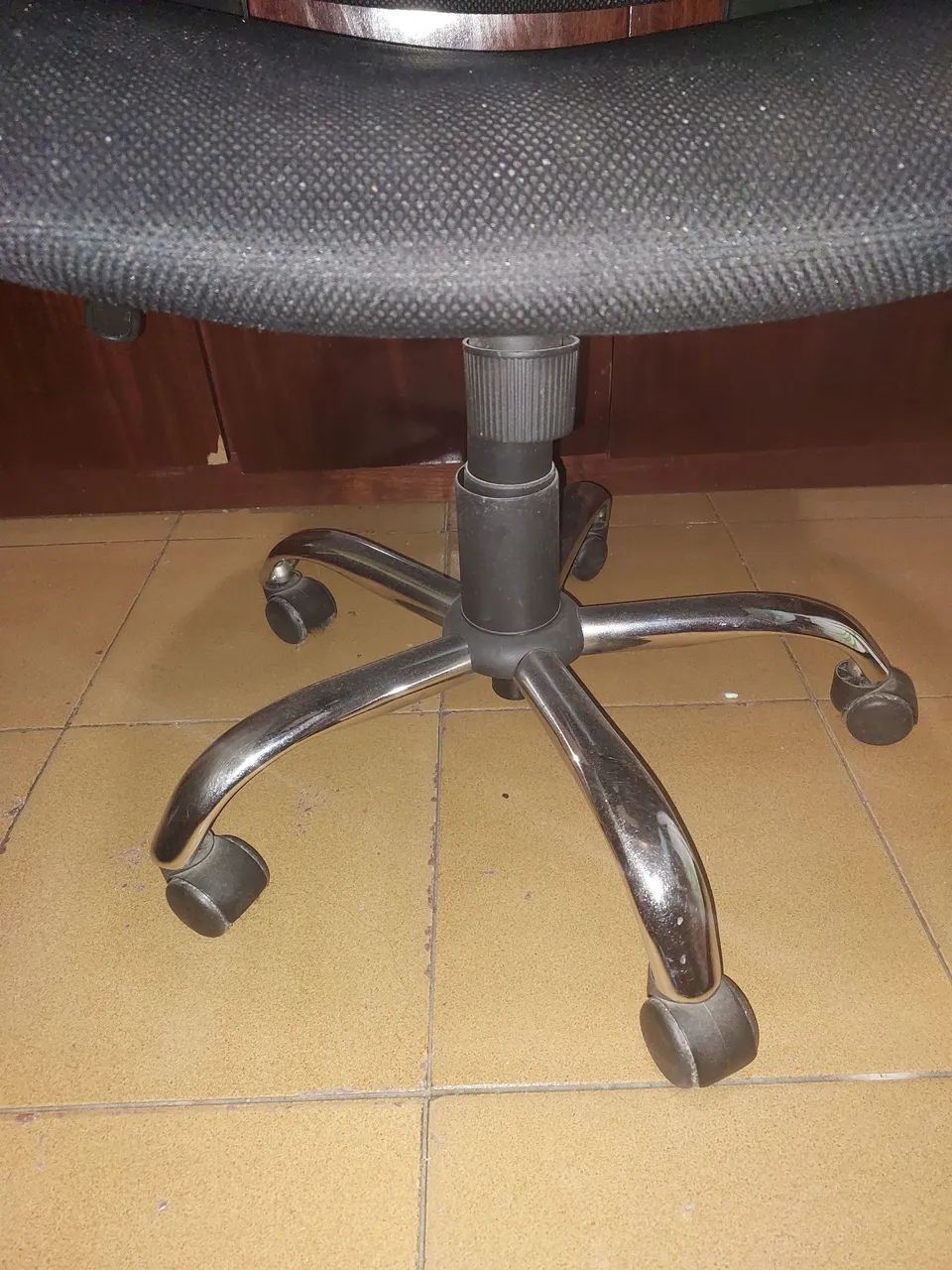 Cadeira de Escritório Confortável e Funcional - Foto 5