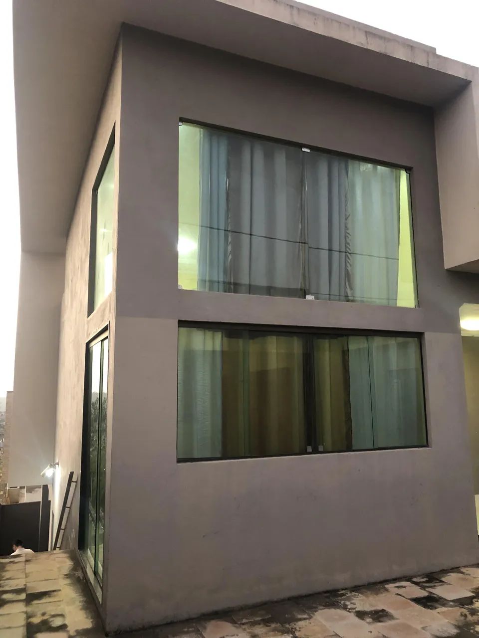 Lindo imóvel de esquina com 140m2