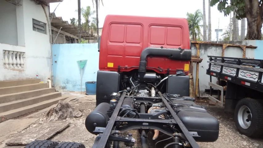 Ford cargo 816 no chassi documento bau com 157.000 km original - Foto 3