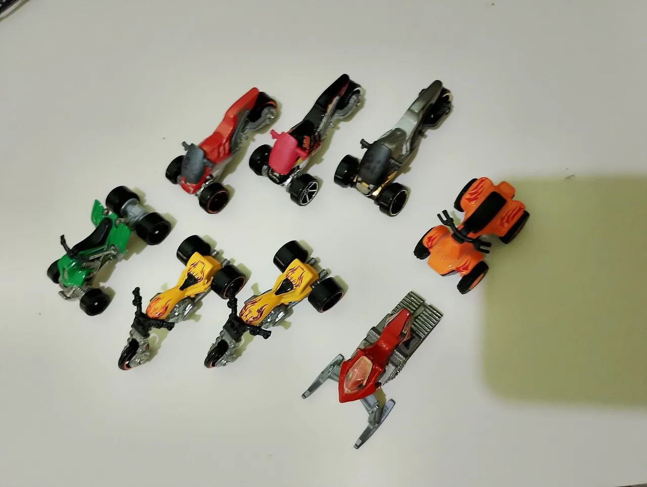 Motos Hotwheels triciclos e quadriciclos 
