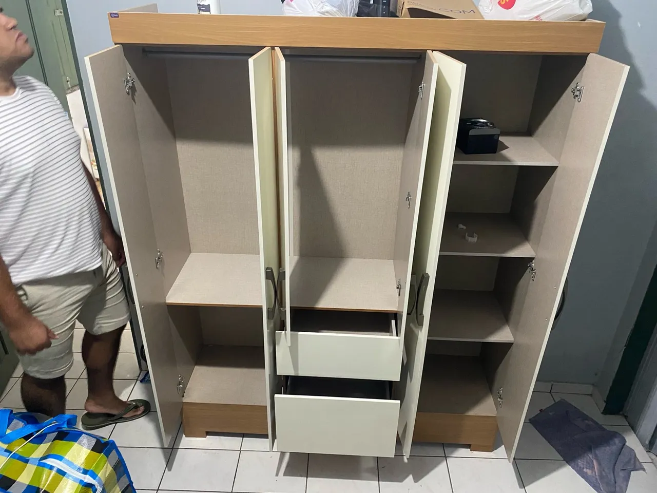 Guarda-Roupa 6Portas com 2Gavetas