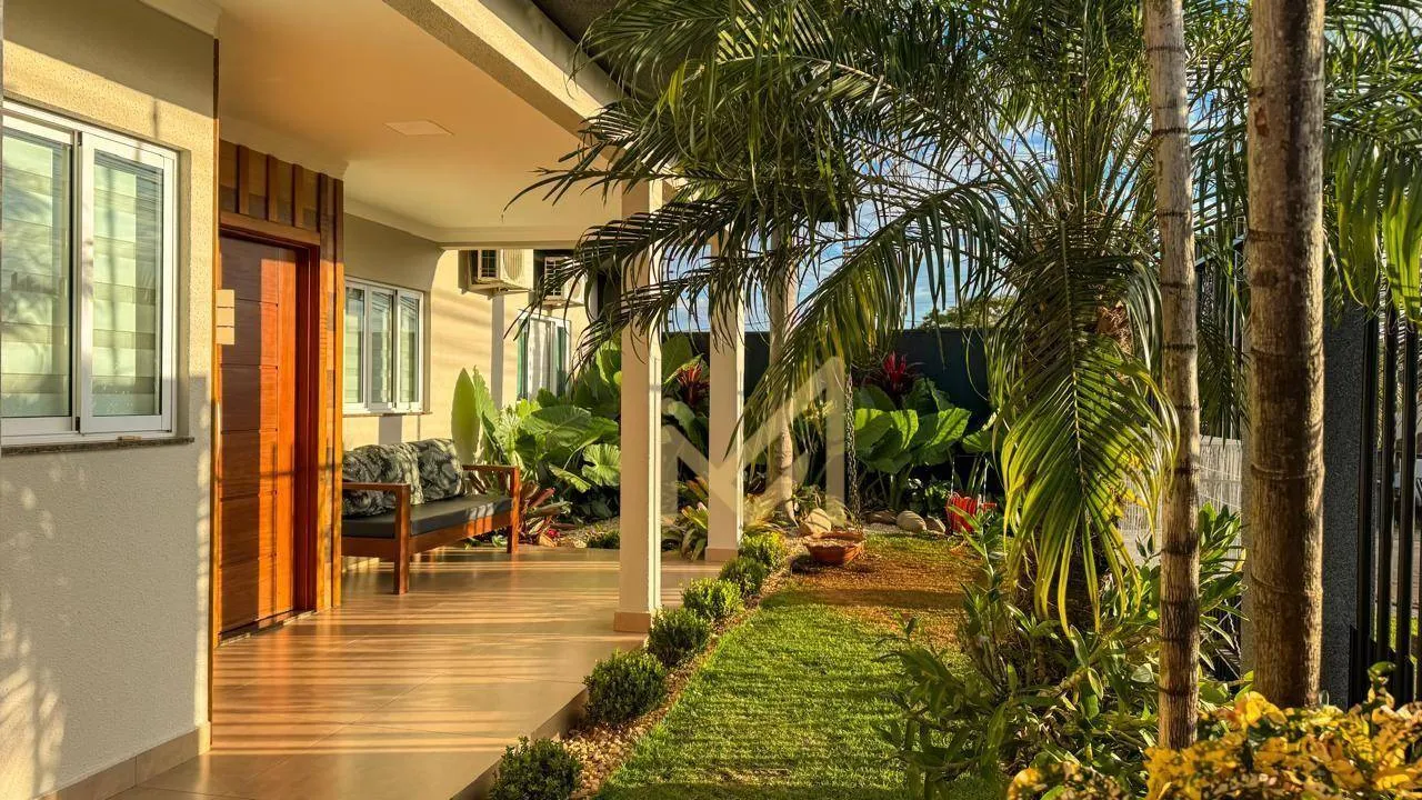 Casa com 1 suíte mais 4 dormitórios à venda, 263 m² por R$ 1.400.000 - Canadá - Cascavel/P