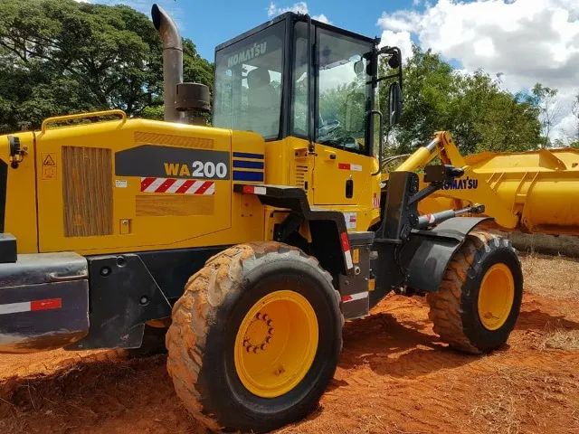 Pá carregadeira Komatsu WA200 ano 2013 - Foto 2