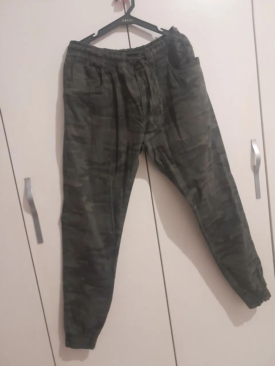 Calça camuflada masculina