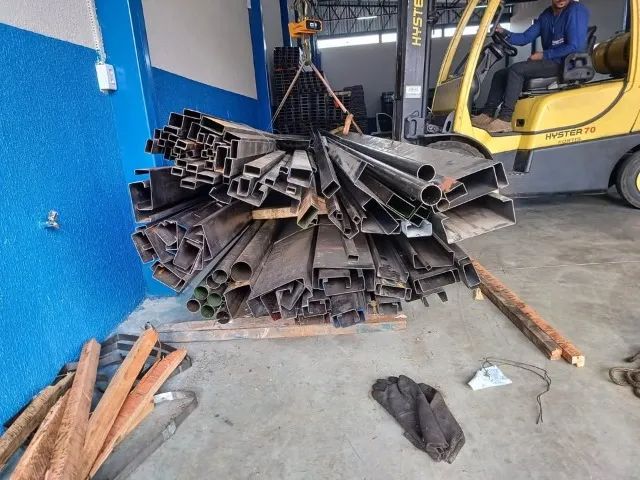 Ferragens para construção - Ferro e Aço - Metalon - U Enrijecido - Vergalhão - Tubos