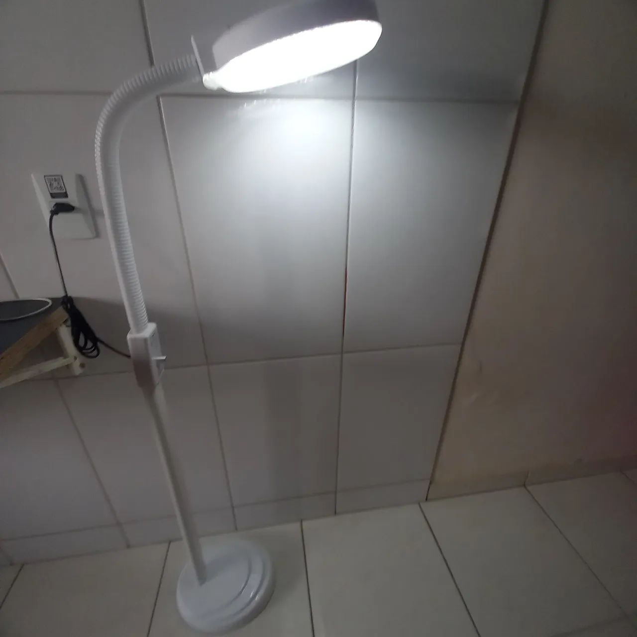 Luminária de Chão com LED - Iluminação Direcionável