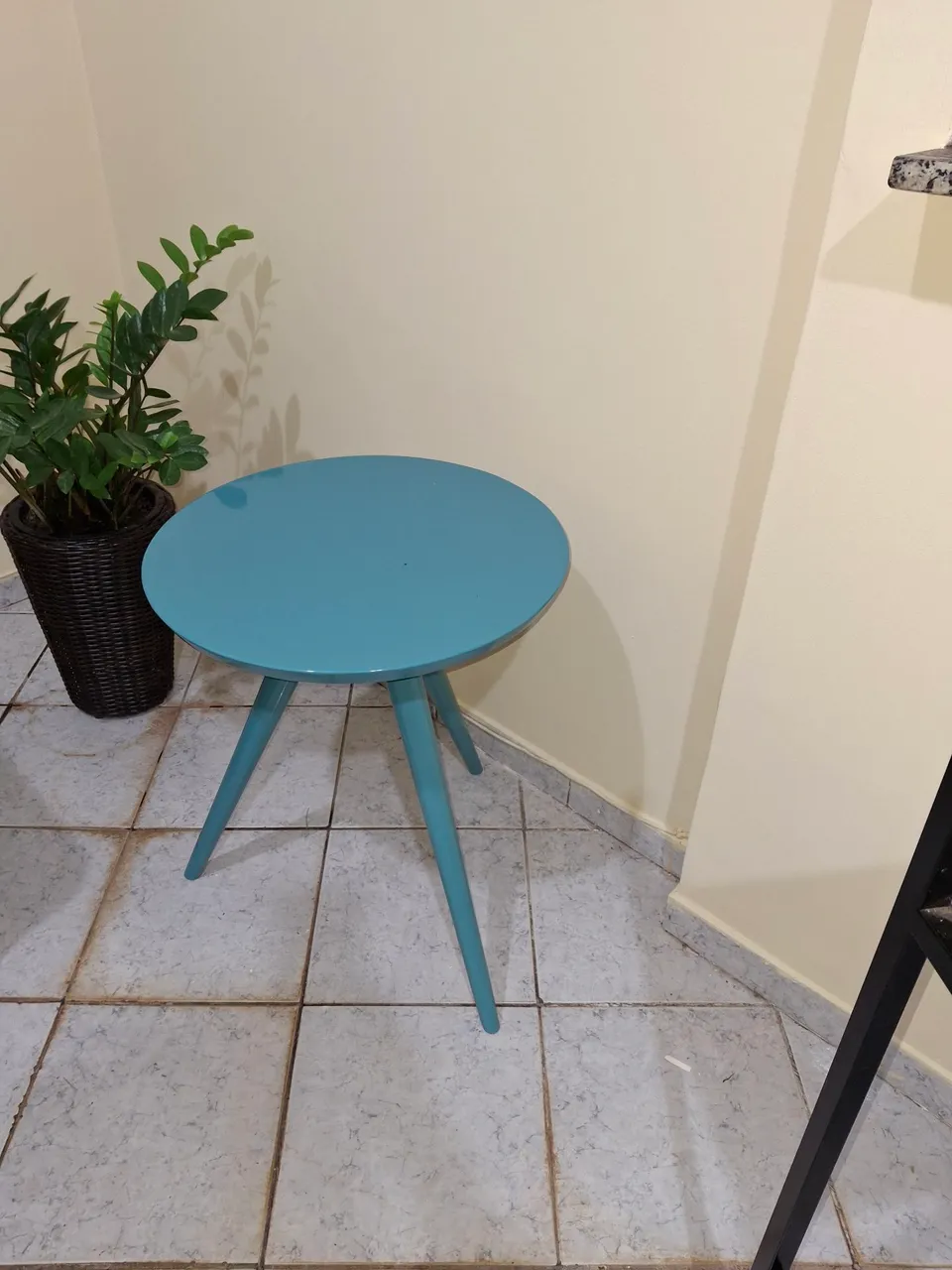 Mesa lateral azul turquesa