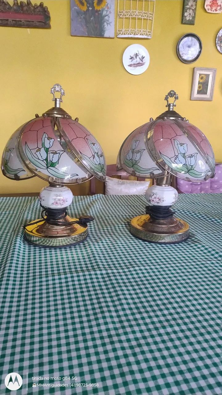 Par de Abajures Tiffany - Flores e Detalhes Dourados - Foto 2