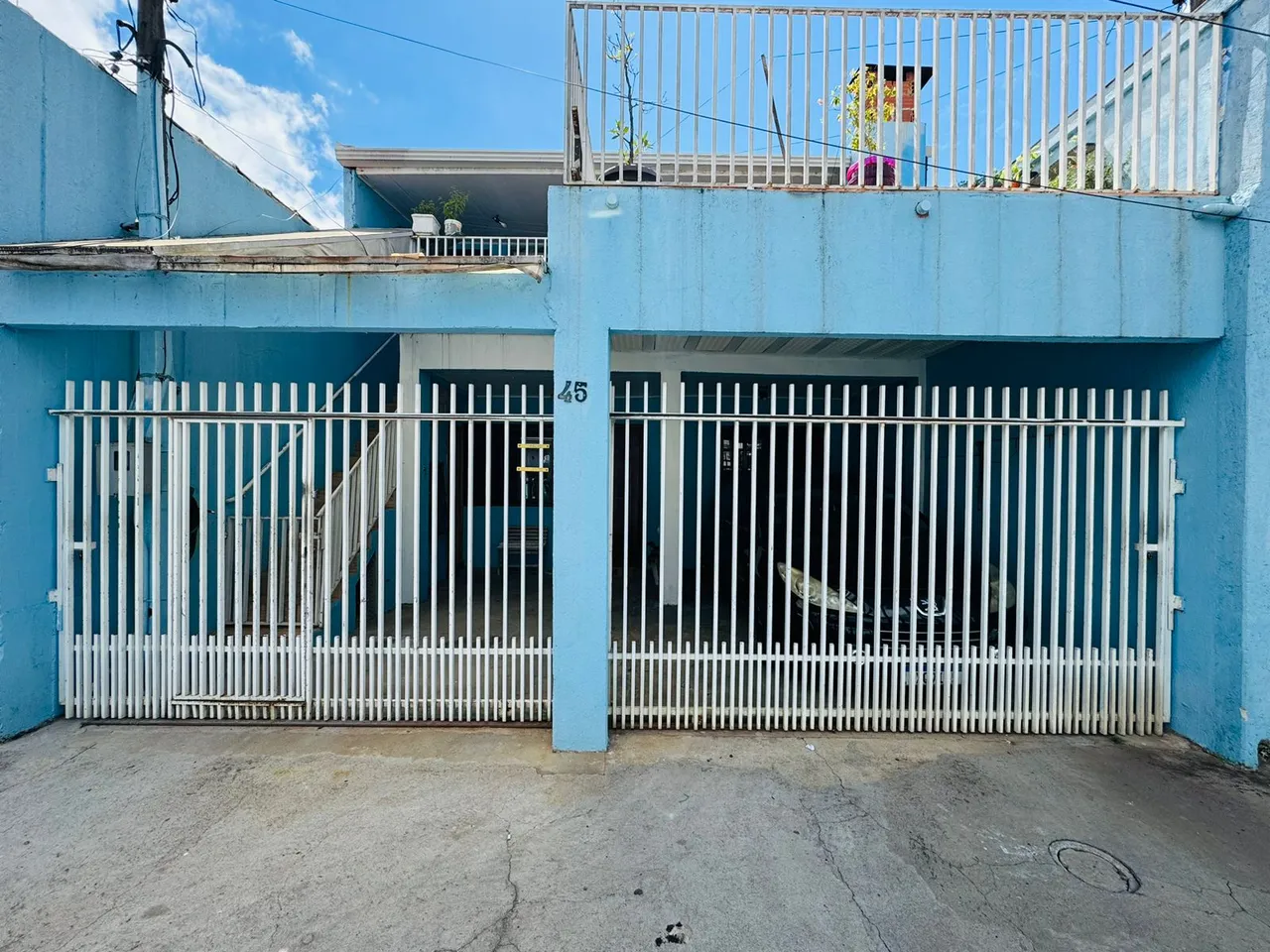 Casa com 2 pavimentos independentes à venda na Cidade Industrial - 150 m² de área construí