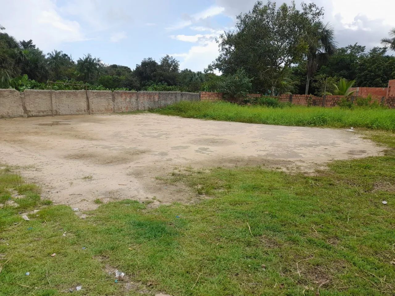 Terreno plano em área tranquila
