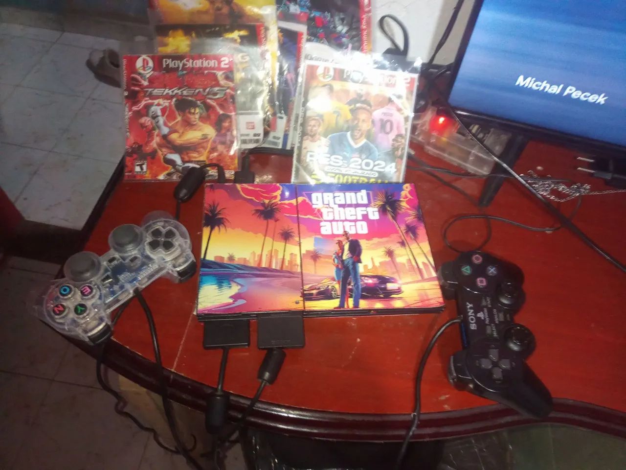 Console Playstation 2 com jogos e controles