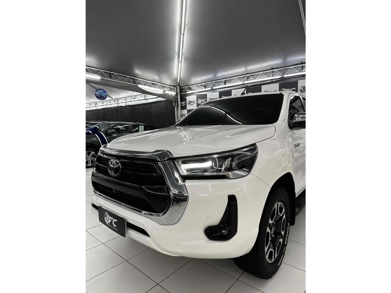 HILUX 2.8 D-4D AUTOMÁTICO 2024 - BAIXA KM - Foto 2