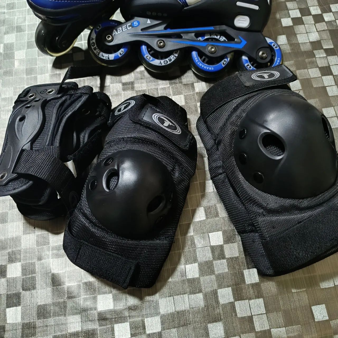 Patins Inline Abel 5 - Tamanho 33 ao 36 - Traxart + proteção e capacete Traxart - Foto 6