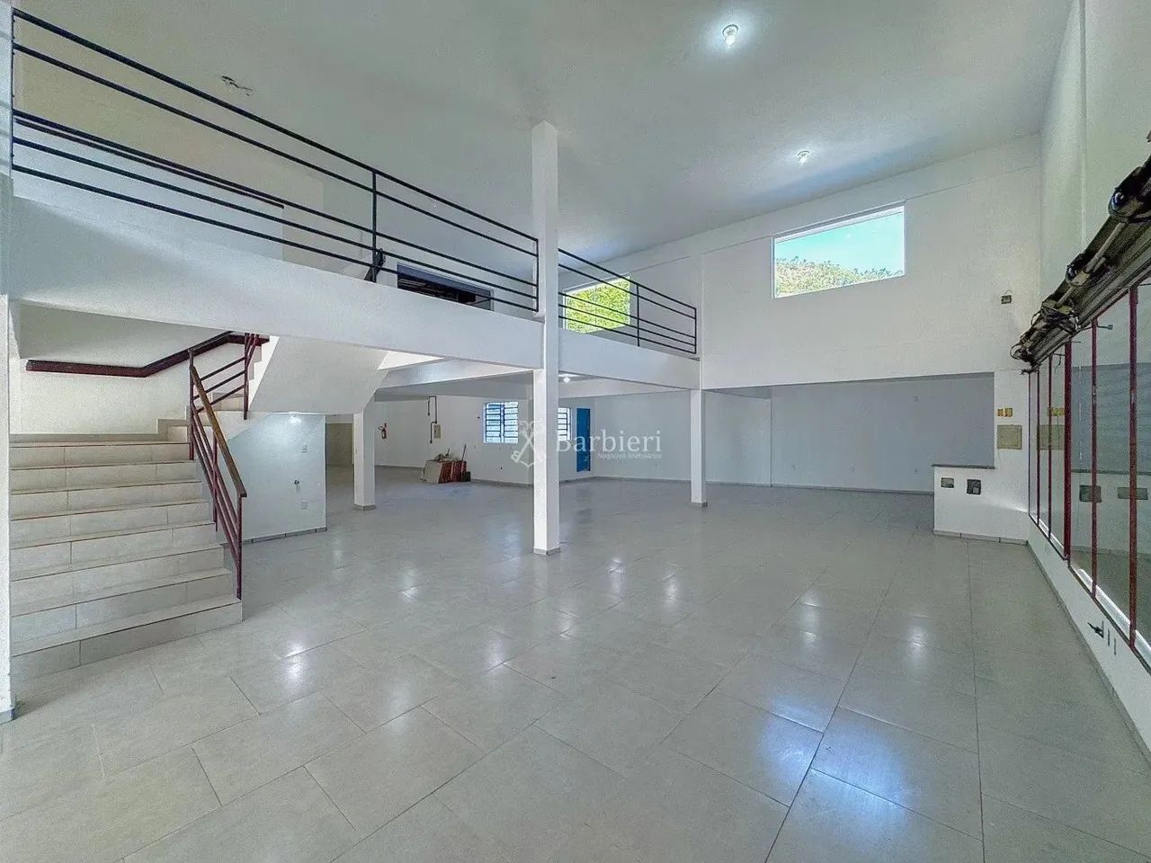 Galpão com 740m² para locação no bairro Ponta Aguda em Blumenau/SC - Foto 2