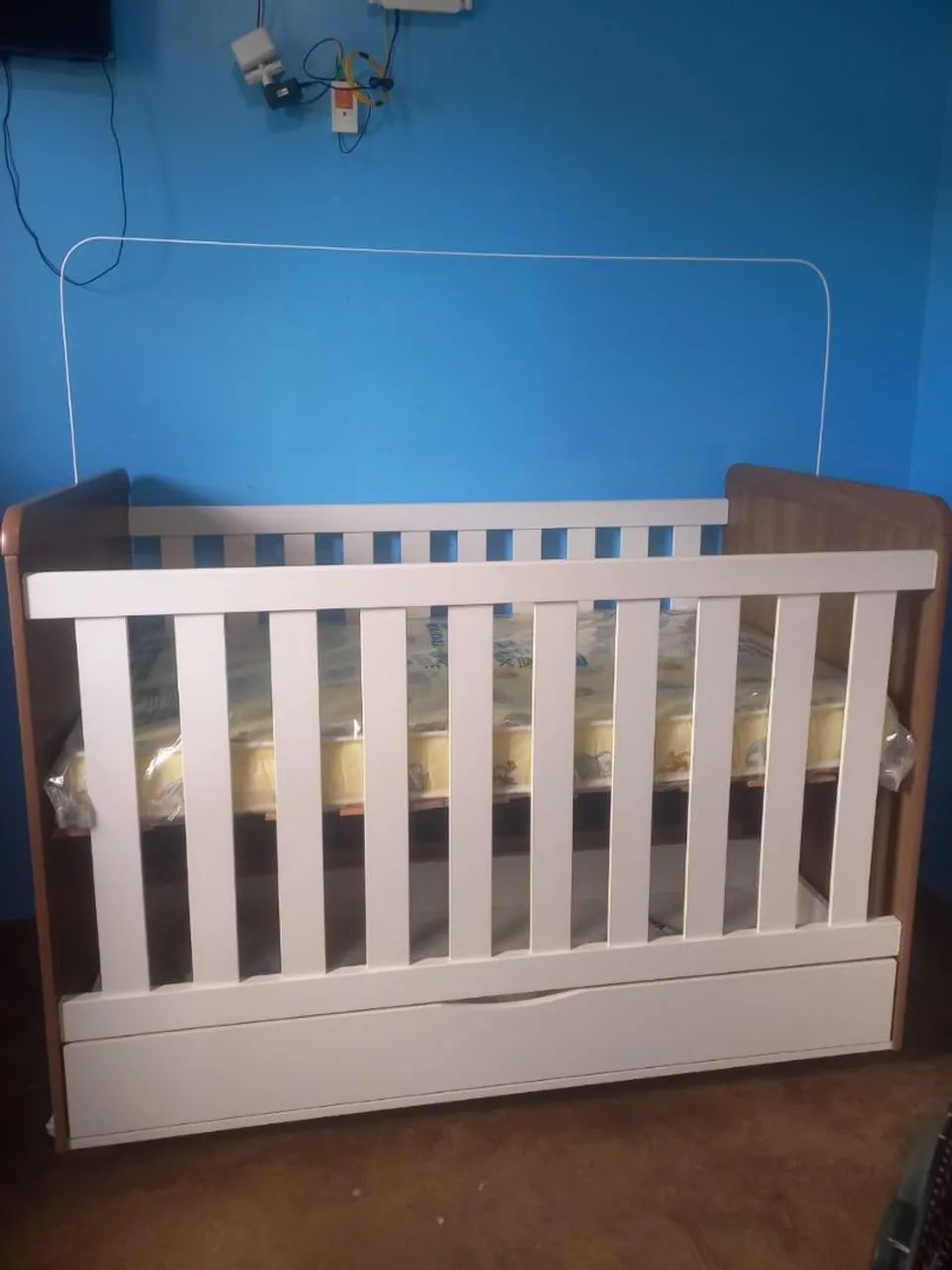 Berço para vender com marcas de uso 