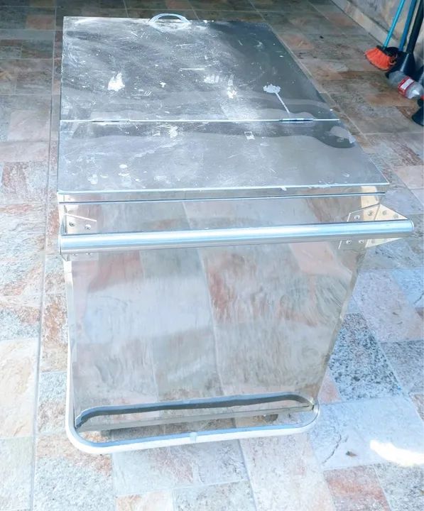 Carinho de inox com tampa e rodinhas - Foto 4