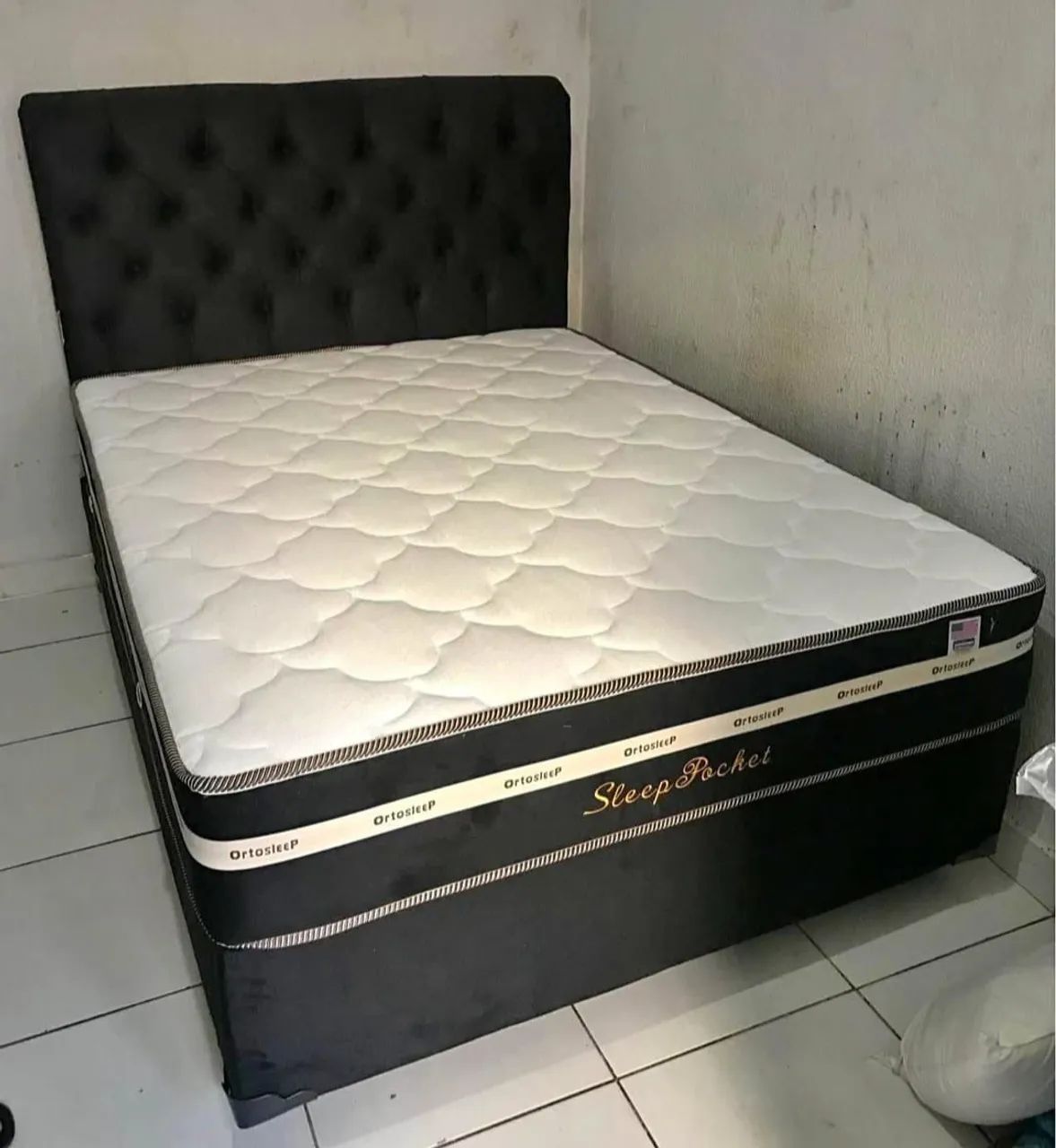 Cama casal base e colchão e cabeceira 