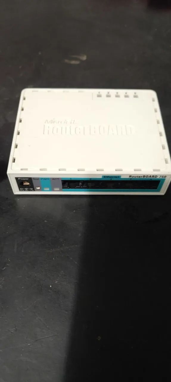 Roteador MicroTik RB 750
