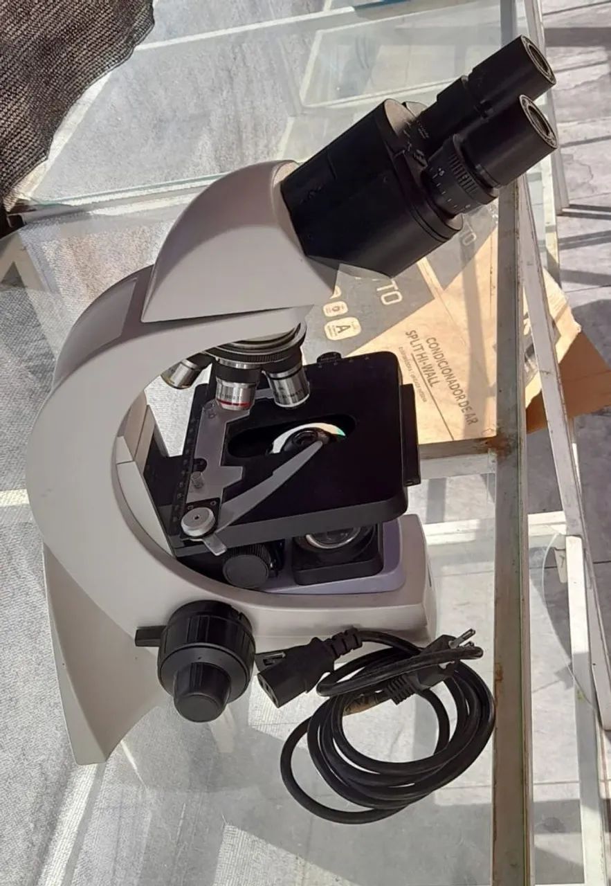 Microscópio para Laboratório - Foto 2