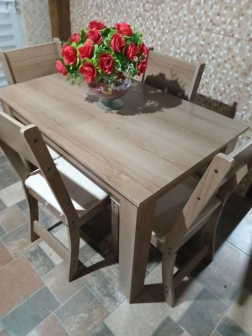 Mesa com 4 cadeiras 64307310432515122