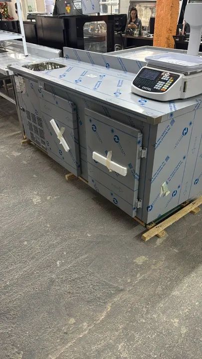 Balcão de serviço 1.90 com cuba a esquerda Gelopar