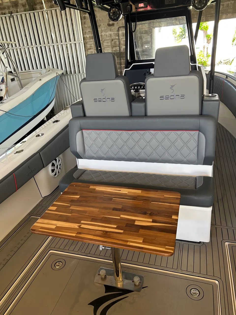 VENDO LANCHA SEDNA CC 320 COM APENAS 123 HORAS DE NAVEGAÇÃO - Foto 9