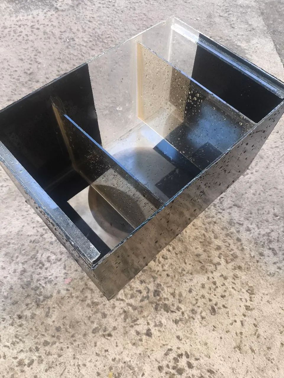 Aquário com vidro 12 mm C 1.00 M X A 0.56 Cm X L 0.40 Samp C 0,45 X A 0,26 X  L 0.30. - Foto 4