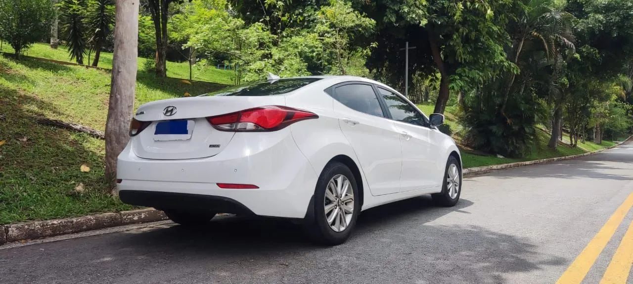 Hyundai Elantra 2015 Completo Baixa Km 
