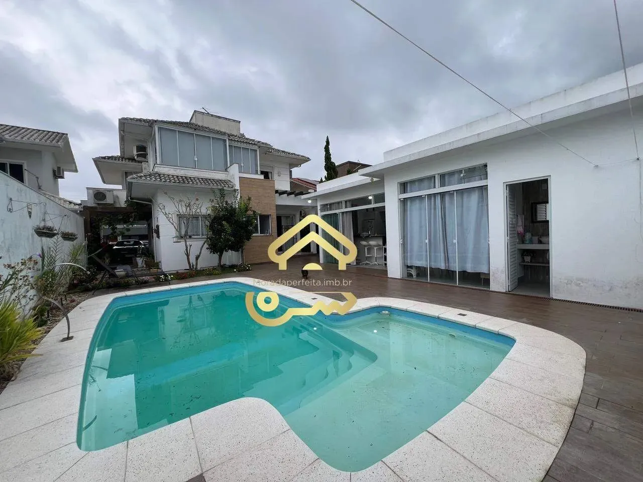 Casa para aluguel, no Bairro Pedra Branca, Palhoça-SC, com 3 quartos, sendo 1 suíte, com 2