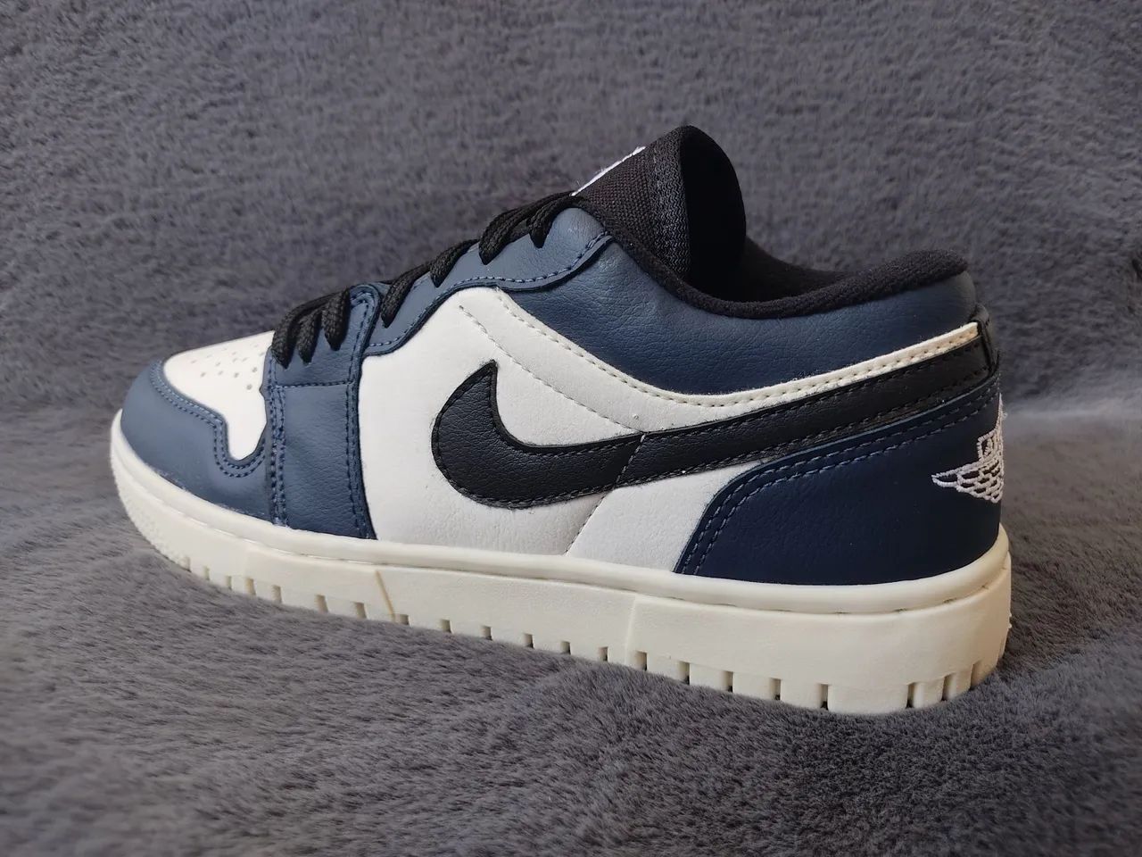 Tênis Nike Air Jordan 1 Low - Foto 2