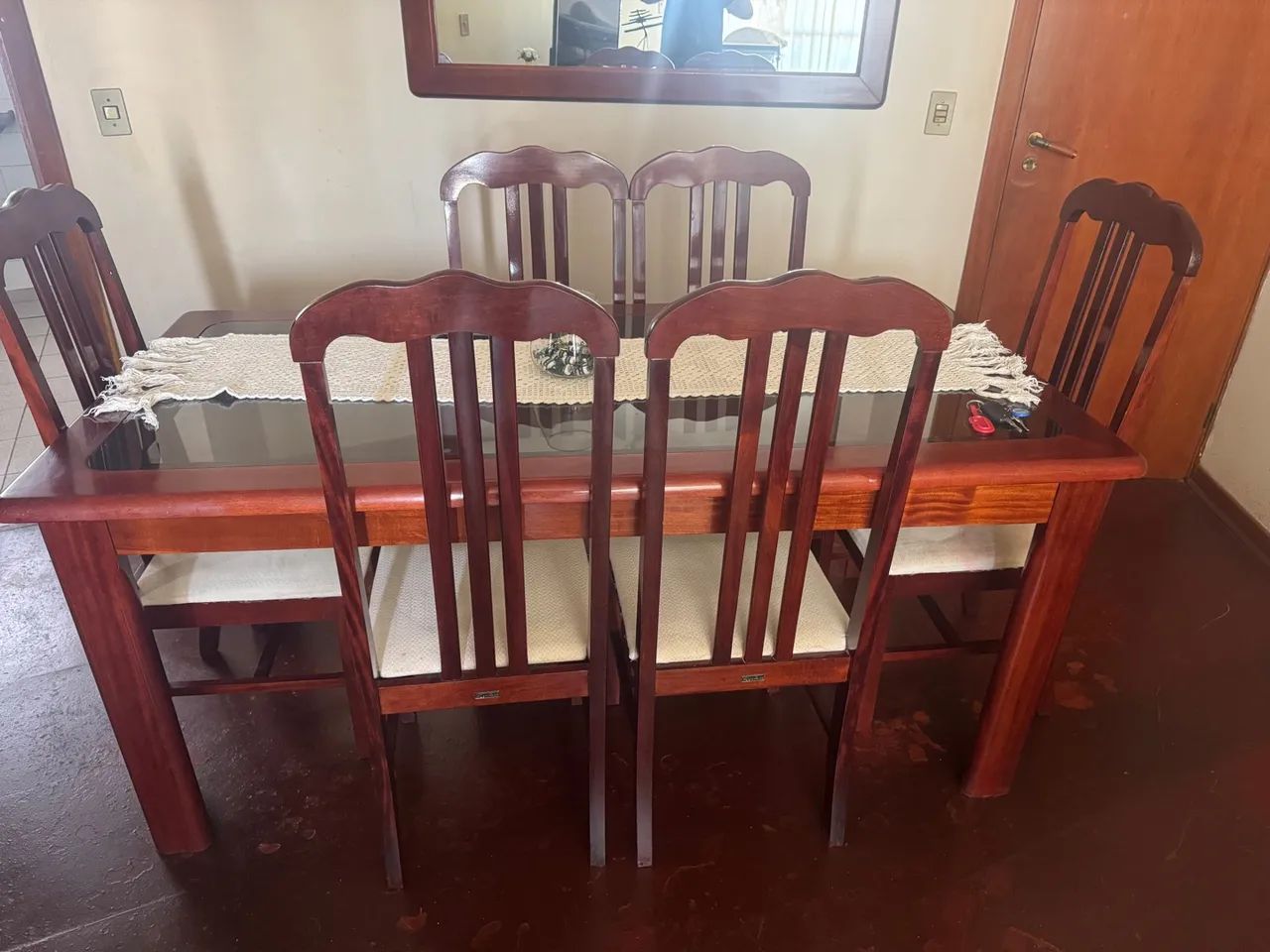 Mesa de Jantar de Madeira Maciça
