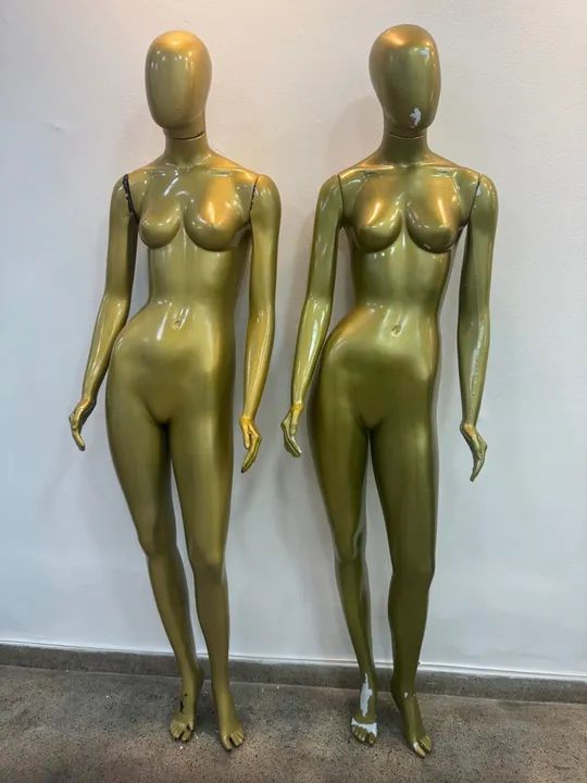 2 Manequins Femininos Dourados - Foto 2