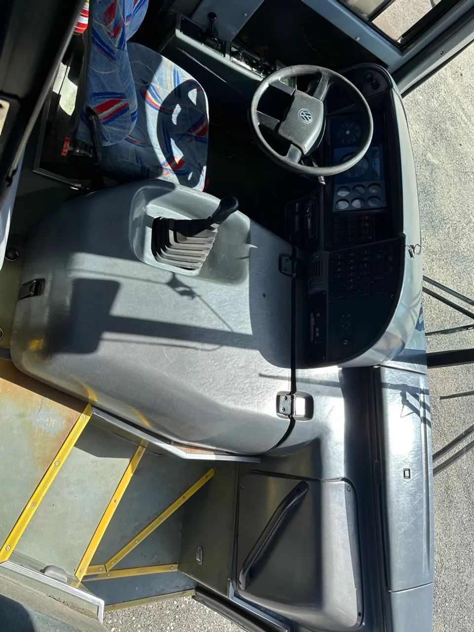 Ônibus fretamento motor dianteiro com ar - Foto 13