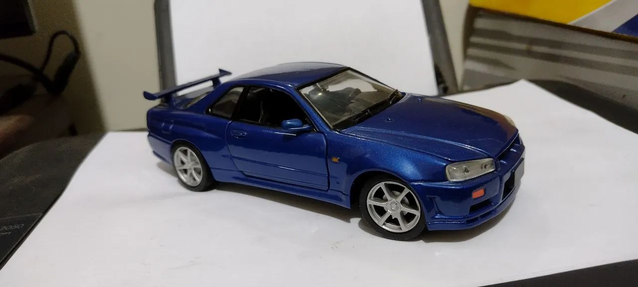 Nissan Skyline GT-R R34 - Miniatura - Foto 3