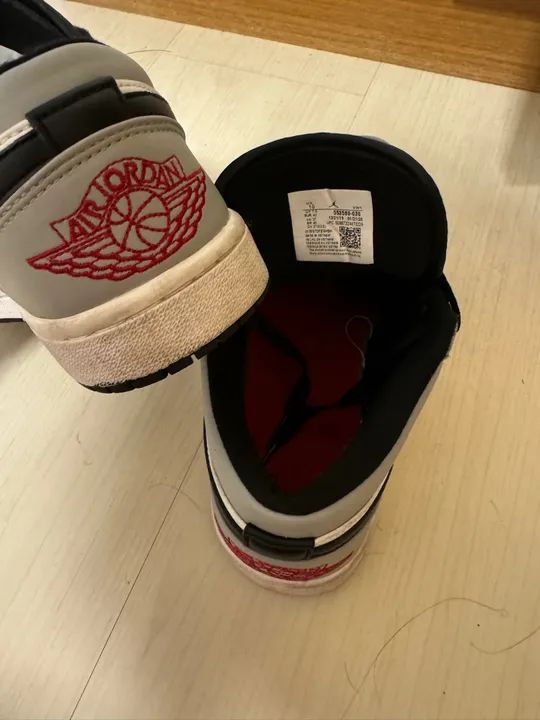 Tênis Jordan 1 Low - Cinza e Preto - Foto 2