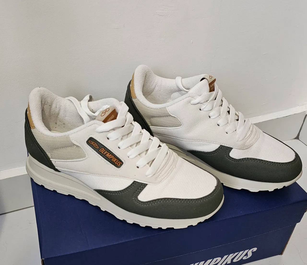 Olympikus - Tênis Jogging 101 Masculino Bege Claro com detalhes Cinza e Branco
