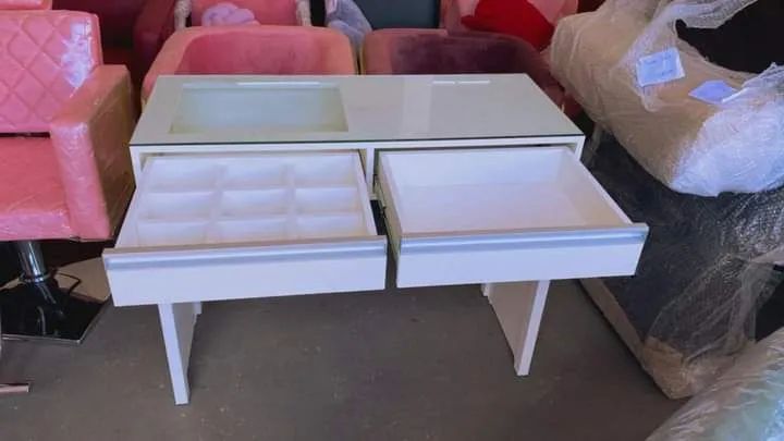 Mesa manicure 64352682975874121