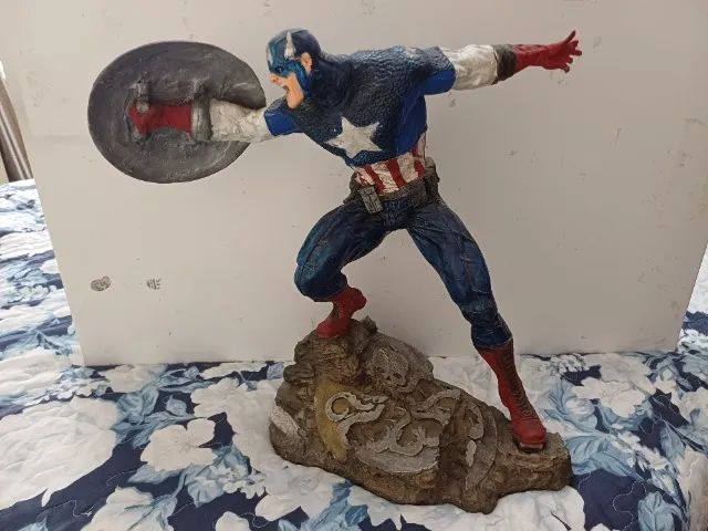 VENDA DE GRANDE MINIATURA CAPITAO MARVEL - Foto 5