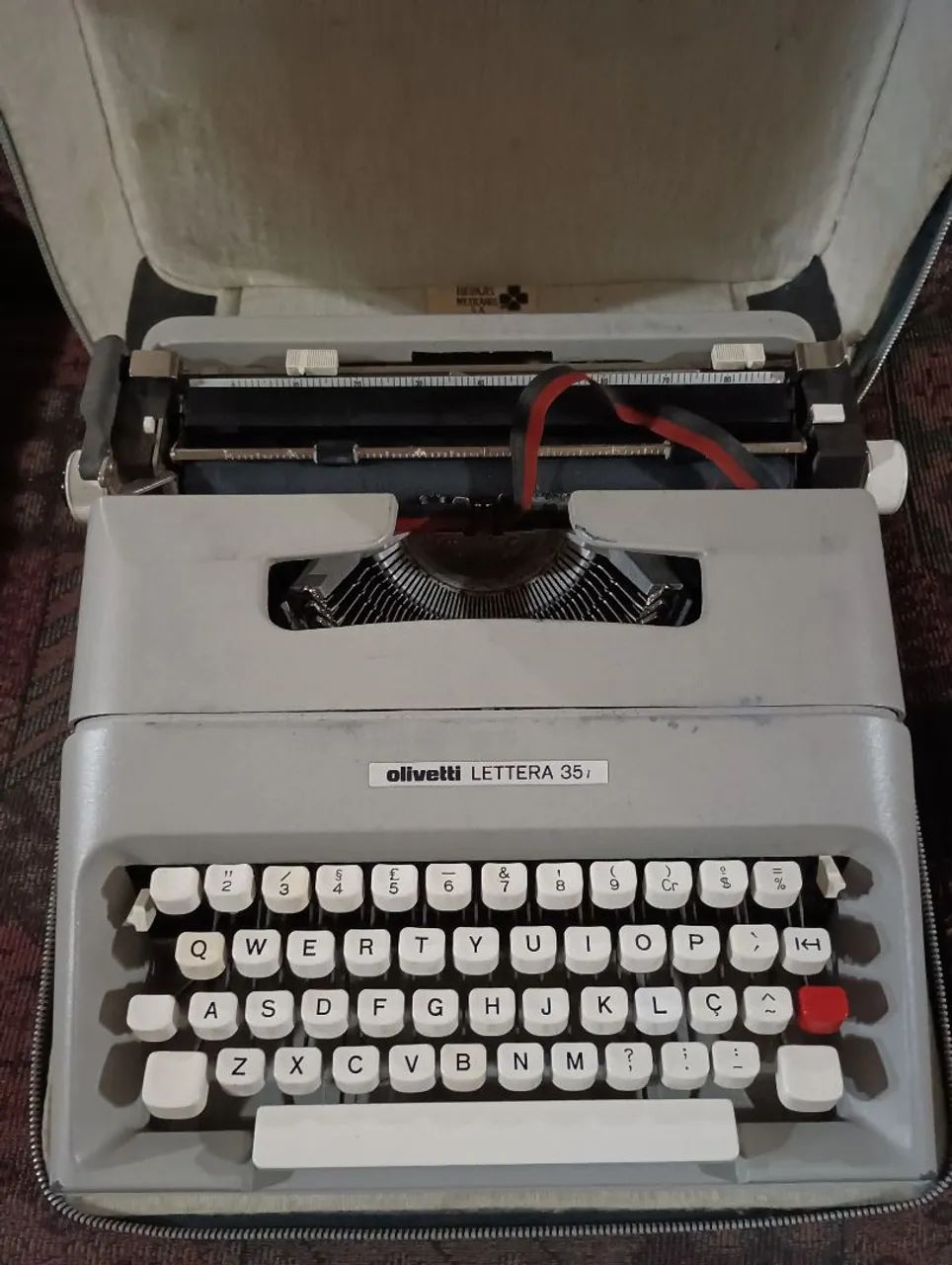 Máquina de escrever Olivetti Lettera 35